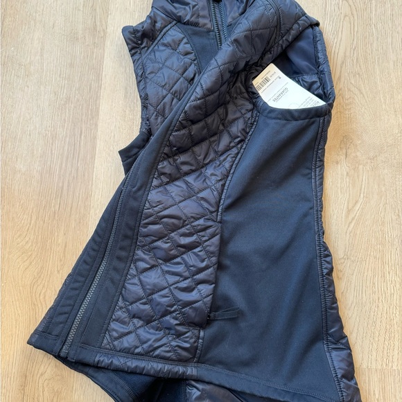 Athleta Rock Springs Vest, Navy Blue - Picture 3 of 6